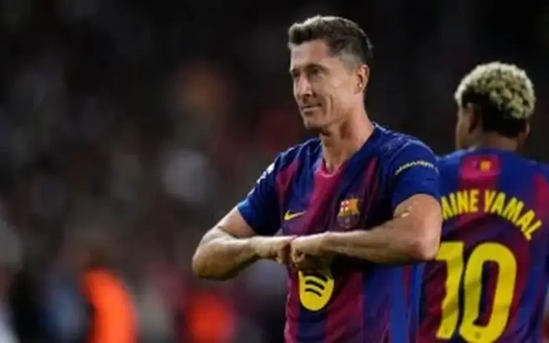 برشلونة يقدّم عرضه الأول لـ ليفاندوفسكي لتمديد عقده